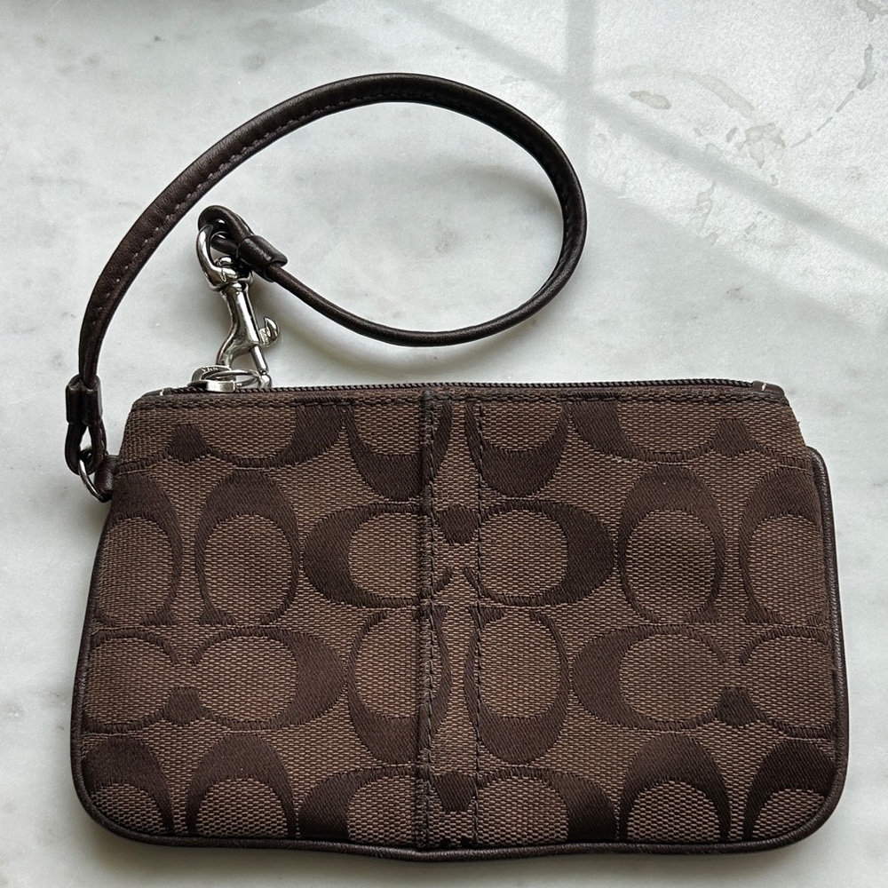 Coach canvas Brown Signature Wristlet